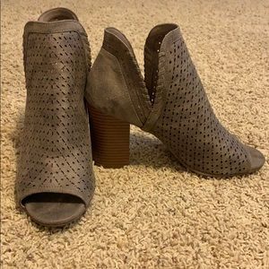 Fergalicious Antique grey heels